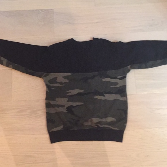 TNA CREWNECK - Picture 4 of 4